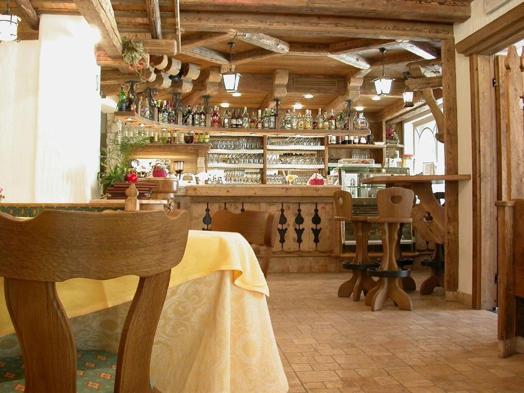 Hotel Garni Soreie Pozza di Fassa Exterior photo