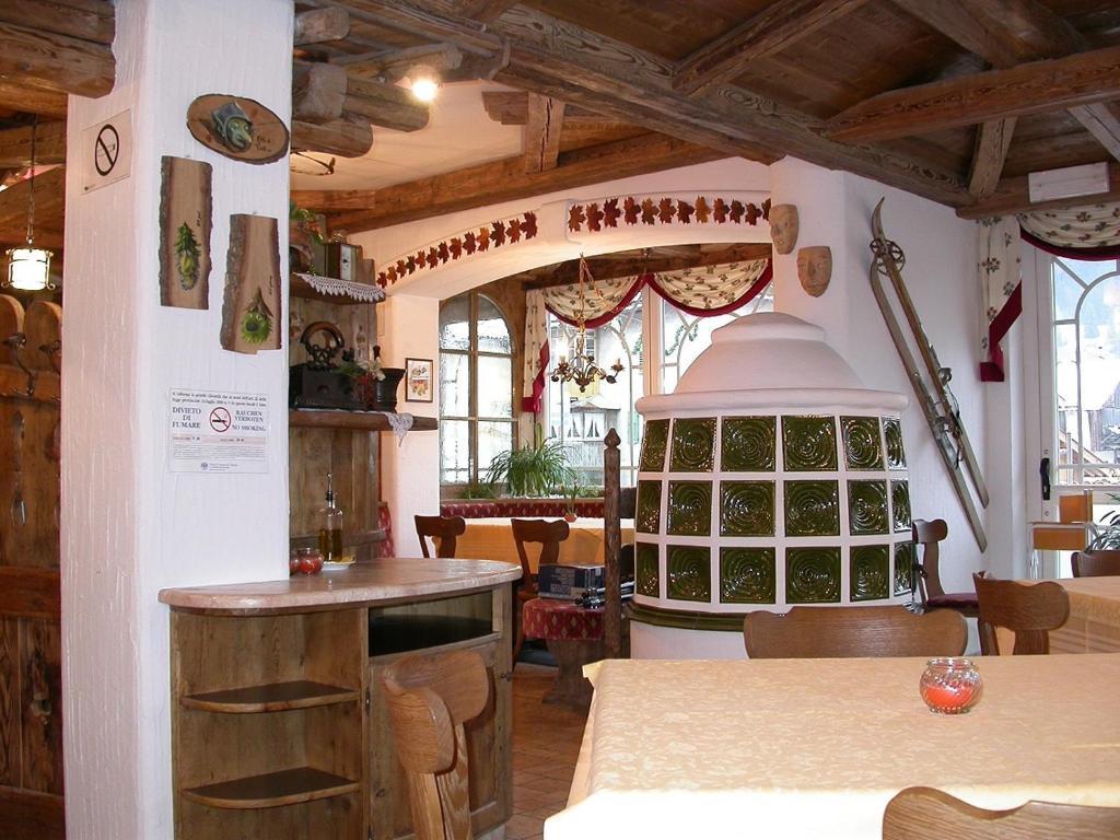 Hotel Garni Soreie Pozza di Fassa Exterior photo